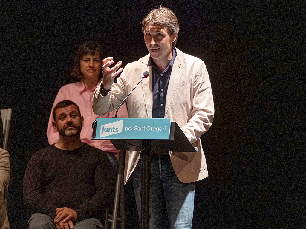 Gironanoticies's tweet photo. Junts per Sant Gregori presenta candidatura i els principals projectes del programa  https://t.co/vZG7g1lQ5r 
Quim Roca, va destacar que el programa  electoral l’han fet amb la màxima participació dels veïns i  entitats

@JuntsXStGregori @jrocaventura @salvaverges https://t.co/ej0aOtpfSG