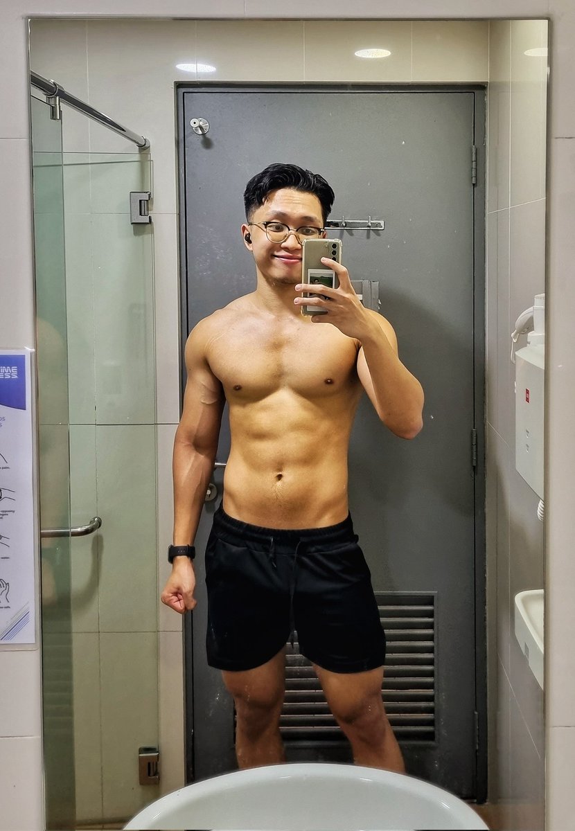 Do you like muscular nerds?  🤓💪