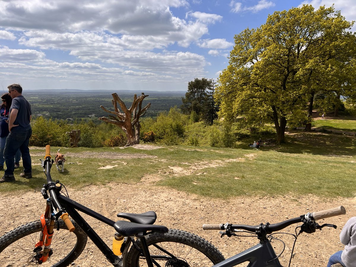 ajselwood's tweet photo. We got a bit lost but found some stuff towards the end. We tried riding it from a #britstop pub but in retrospect it’s too far out. Will just get up early and aim for a parking space in Peaslake next time. Lovely day out regardless.
#mtblife
#mtbchat
#mtb
#absolutemtb https://t.co/flnlwYzLcC
