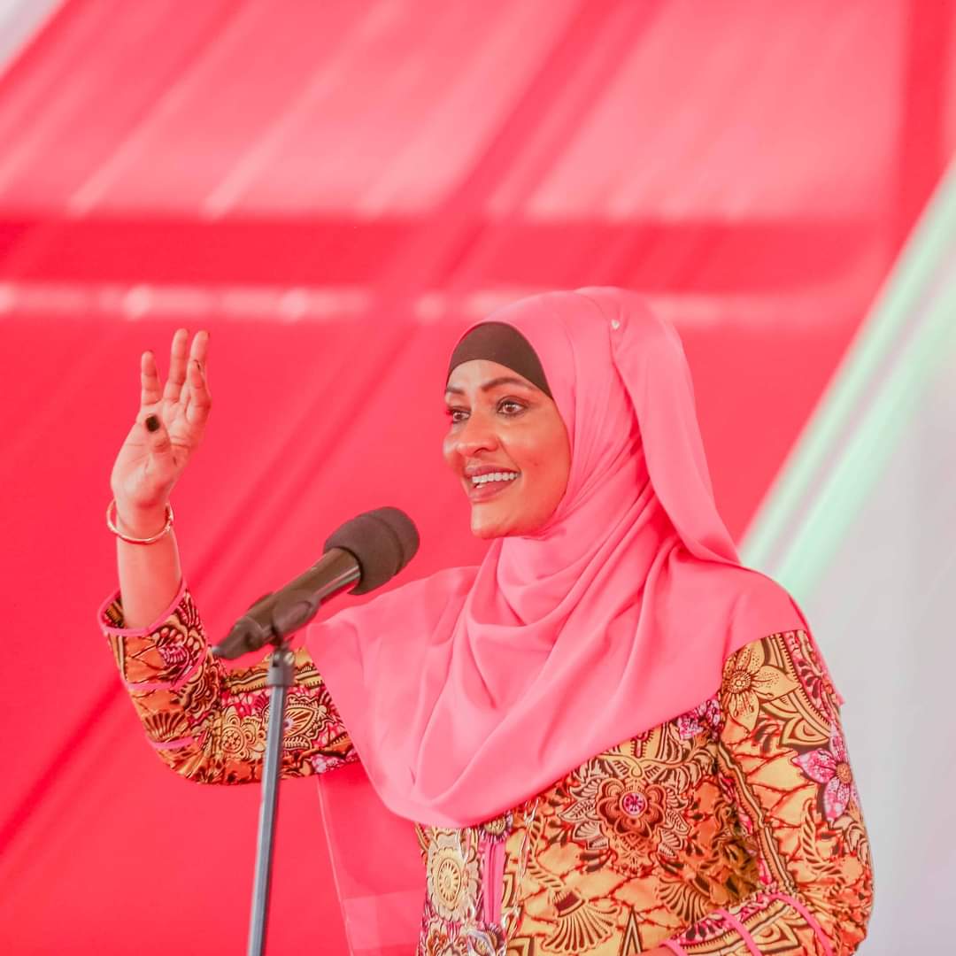 Mkufunzi_Wario's tweet photo. The biggest winner today, is my sister, Hon. @RehemaJaldesa. She came in elegance, pomp, and pageantry. What more,she gave a speech of her lifetime. You can call it a valedictory speech. H.E @rigathi inviting her to speak before H.E @WilliamsRuto 
#JaldesaLazimaAongee.
#SimbaJike https://t.co/fxIXNYvJGJ
