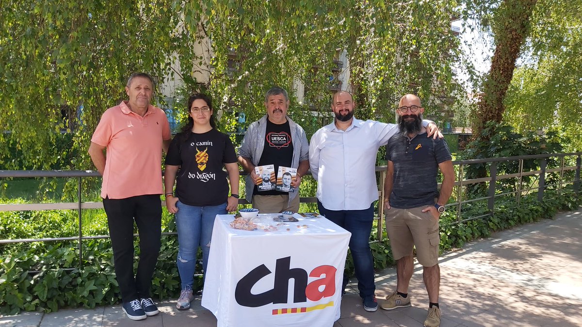 ChuntaMonzon's tweet photo. ⭕Hoy hemos vuelto a las calles, porque desde Chunta Aragonesista sabemos lo importante que es darle voz a la gente.

#cha #chuntaaragonesista #chuntamonzón #aragonesismo #eleccionesmunicipales2023 #monzonentusmanos #estamoscontigoenlacalle https://t.co/EUPSRYA39V