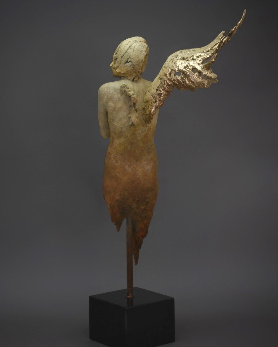 SignetArt's tweet photo. Your home deserves to be filled with heavenly energy. Our new figurative sculptor @neilwelchsculpture creates the dreamiest impressions in bronze. Rust tones and gold touches accent the wings, enhancing the magical aura of the piece. #sculpture #fineart #figureativeart #bronzeart https://t.co/Sd2JJ707Kn