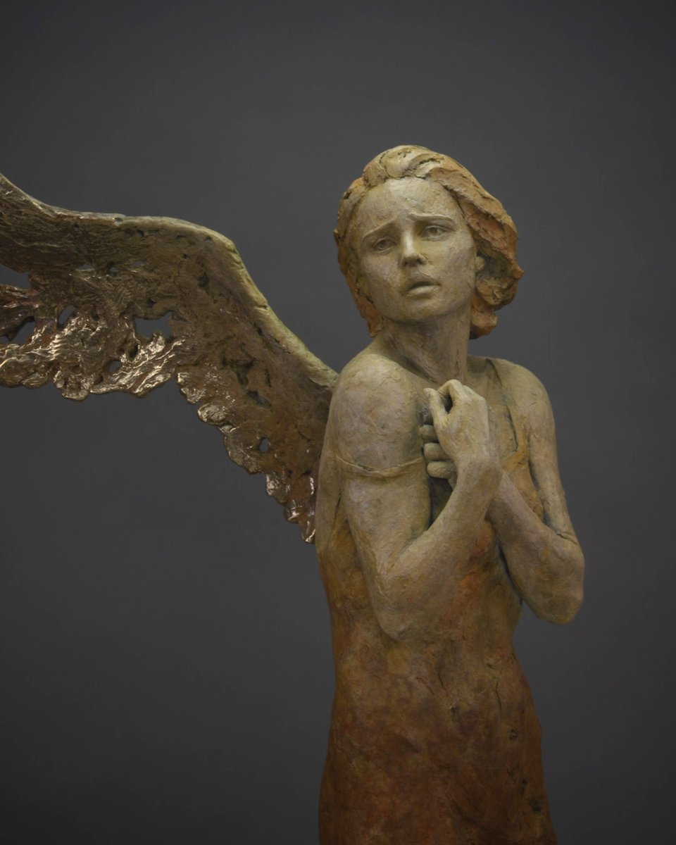 SignetArt's tweet photo. Your home deserves to be filled with heavenly energy. Our new figurative sculptor @neilwelchsculpture creates the dreamiest impressions in bronze. Rust tones and gold touches accent the wings, enhancing the magical aura of the piece. #sculpture #fineart #figureativeart #bronzeart https://t.co/Sd2JJ707Kn