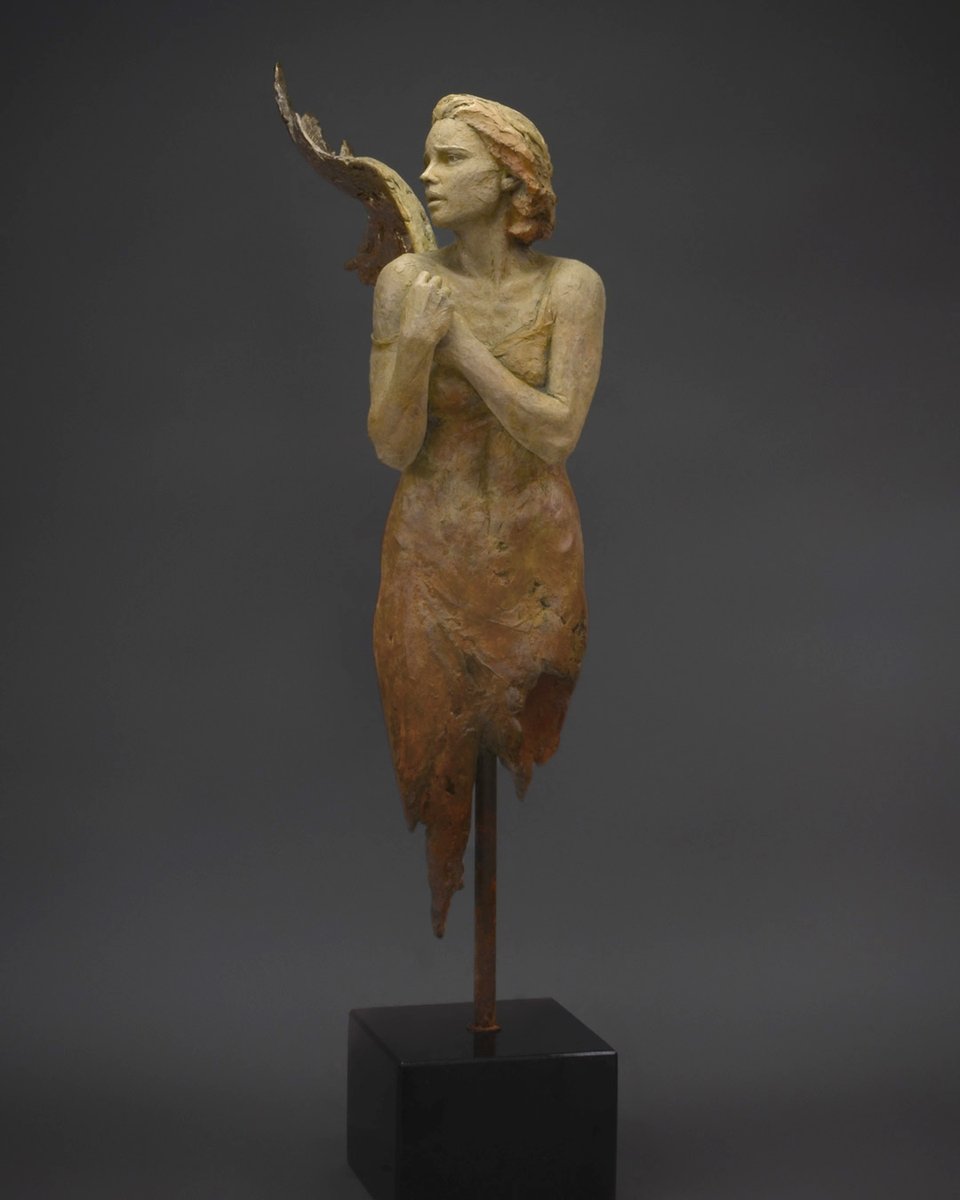 SignetArt's tweet photo. Your home deserves to be filled with heavenly energy. Our new figurative sculptor @neilwelchsculpture creates the dreamiest impressions in bronze. Rust tones and gold touches accent the wings, enhancing the magical aura of the piece. #sculpture #fineart #figureativeart #bronzeart https://t.co/Sd2JJ707Kn