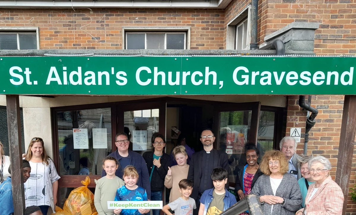 A great community litter pick today, supported by new Ward Councillors Lenny and Karina. With thanks to <a href="/graveshambc/">Gravesham Council</a> for all the equipment!
<a href="/SeeOfRochester/">@SeeOfRochester</a>