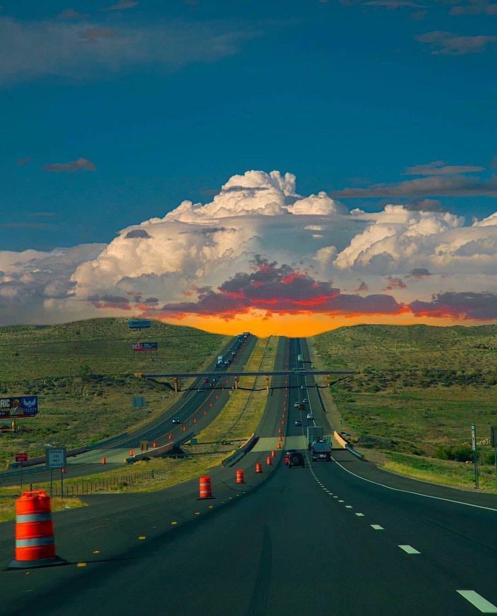 travellazoCOM's tweet image. Riding off to the Sunset