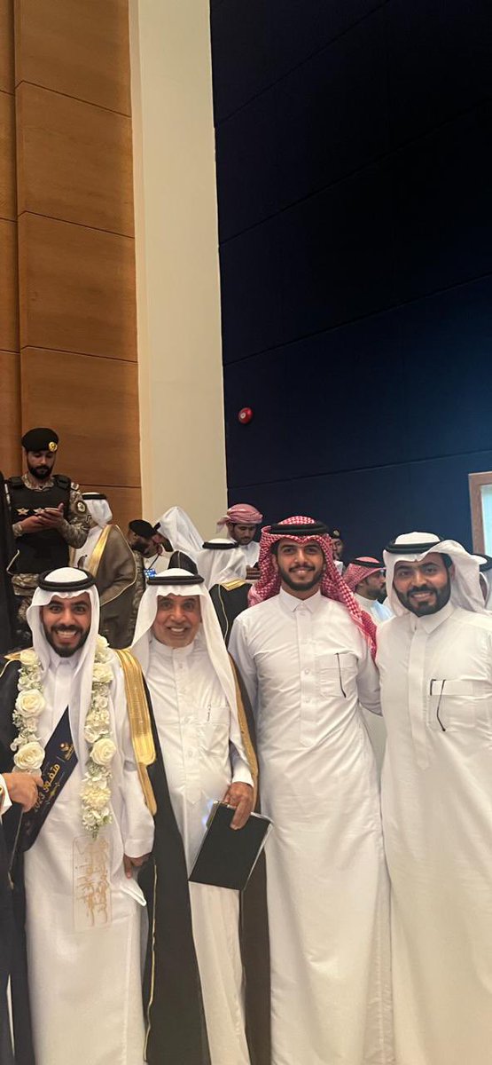 salehkarhan's tweet photo. الحمد لله
الحمد لله
الحمد لله حتى يرضى.
في حفل تخرج إبني حاتم هذا اليوم الاحد 1-11-1444 من كلية الطب البشري بجامعة نجران ..
حاصلاً على الترتيب الأول على دفعته والمعدل الأعلى منذو تأسيس الكلية..
والشكر الجزيل لكل من شاركني فرحتي بشتى وسائل التواصل.. https://t.co/9zwG9gBkTd