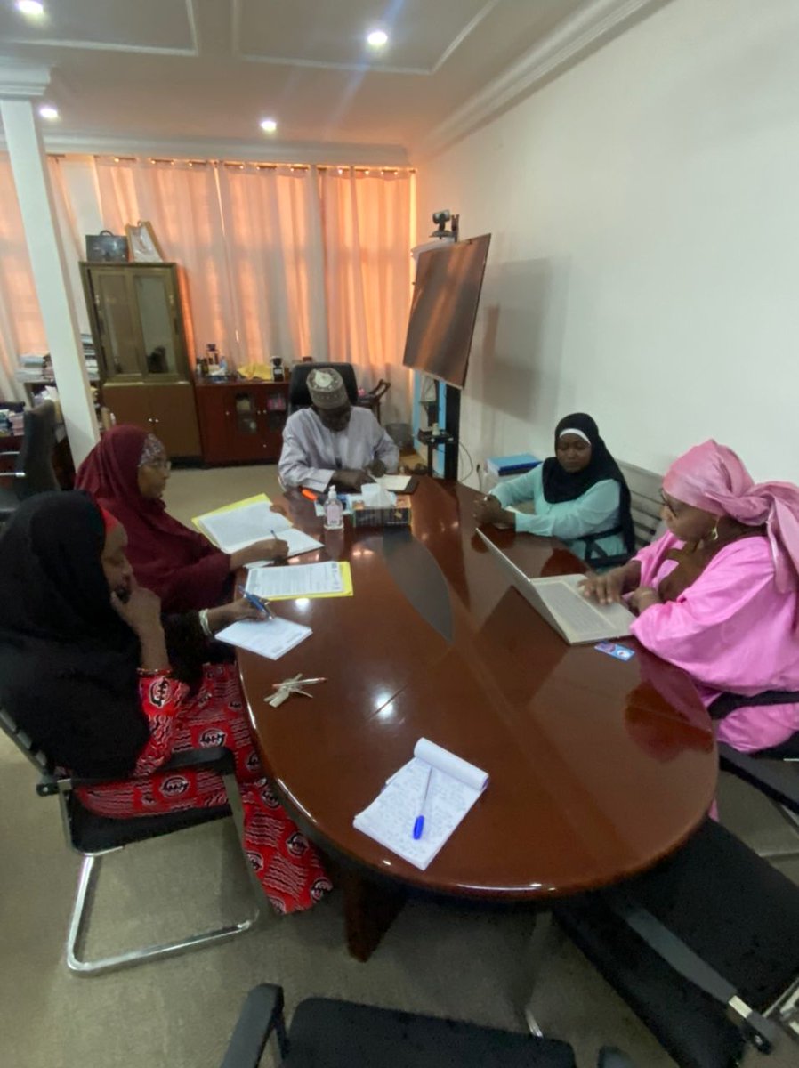 MINISTRE_MHA's tweet photo. Dans la matinée du Mercredi 17 Mai 2023, j’ai reçu en audience Mme GERALDO RAYNATOU, team leader de l’ONG Kijma Kinaga qui lutte contre la précarité menstruelle  et la pauvreté chez la femme et les jeunes au Niger . https://t.co/qArZcTZr1e