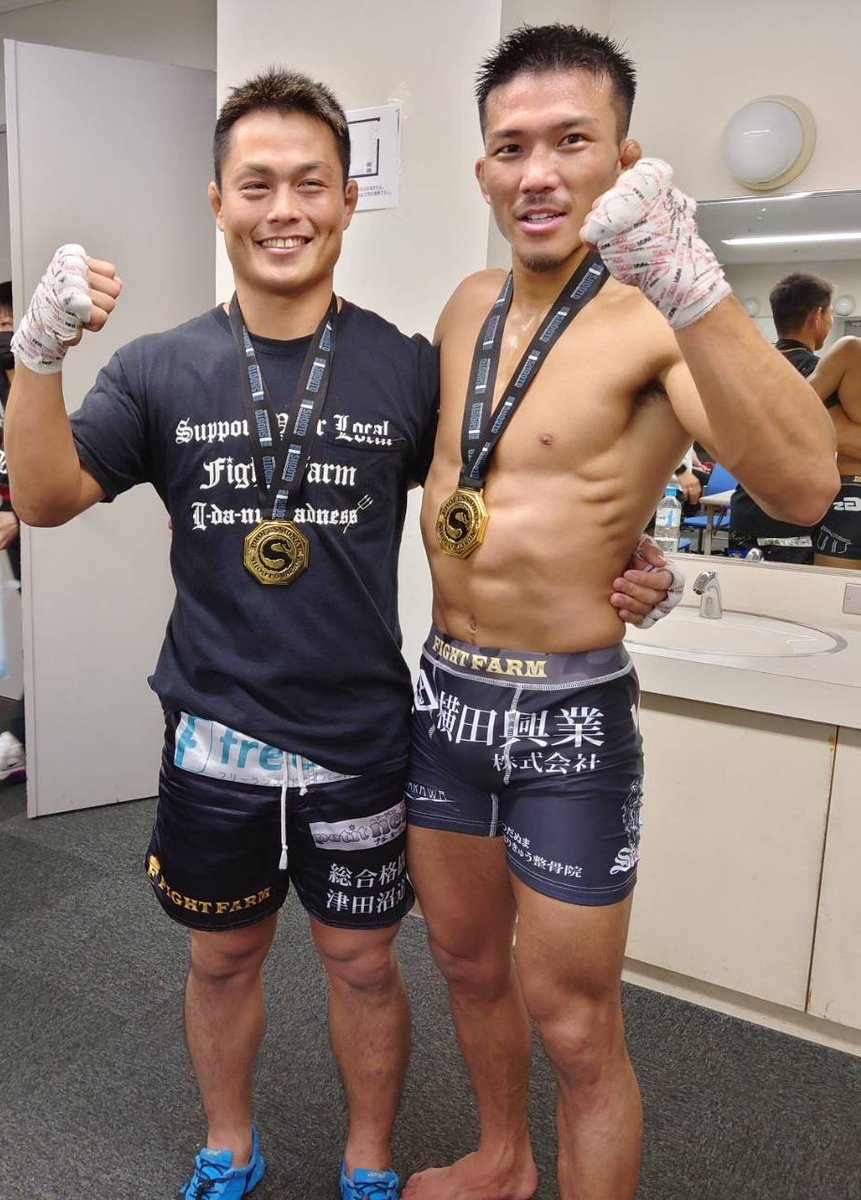 bassi_jiujitsu's tweet photo. 控えめに言って最高でした
おれのこの嬉しそうな顔とウェルター級の体をみてくれ
じゃなくて、これからも修斗をみてくれ
ショウジは対策ばっちりハマったね！
#shooto0521
#fightfarm https://t.co/2oeWNTqI6z