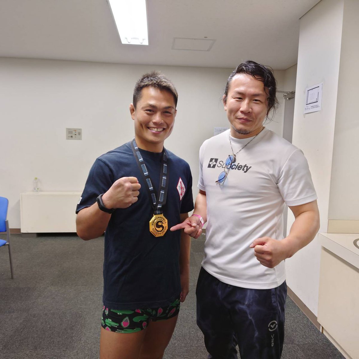 bassi_jiujitsu's tweet photo. 控えめに言って最高でした
おれのこの嬉しそうな顔とウェルター級の体をみてくれ
じゃなくて、これからも修斗をみてくれ
ショウジは対策ばっちりハマったね！
#shooto0521
#fightfarm https://t.co/2oeWNTqI6z