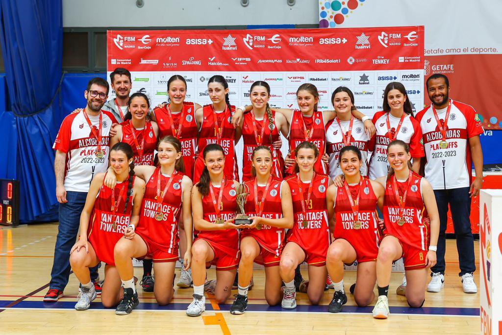 cbalcobendas's tweet photo. #CanteraCBA
¡Campeonas! 🏆🥇
Las #JuniorC han hecho una gran actuación frente a #menesiano 💪🏼🔥
¡Gran temporada!🥇
Así se acaba su etapa de cantera, siendo campeonas 💪🏼💪🏼
¡Enhorabuena chicas! 👏🏼👏🏼
📸: @federacion_baloncesto_madrid
#SienteElGranate https://t.co/CqNwLlKeVl