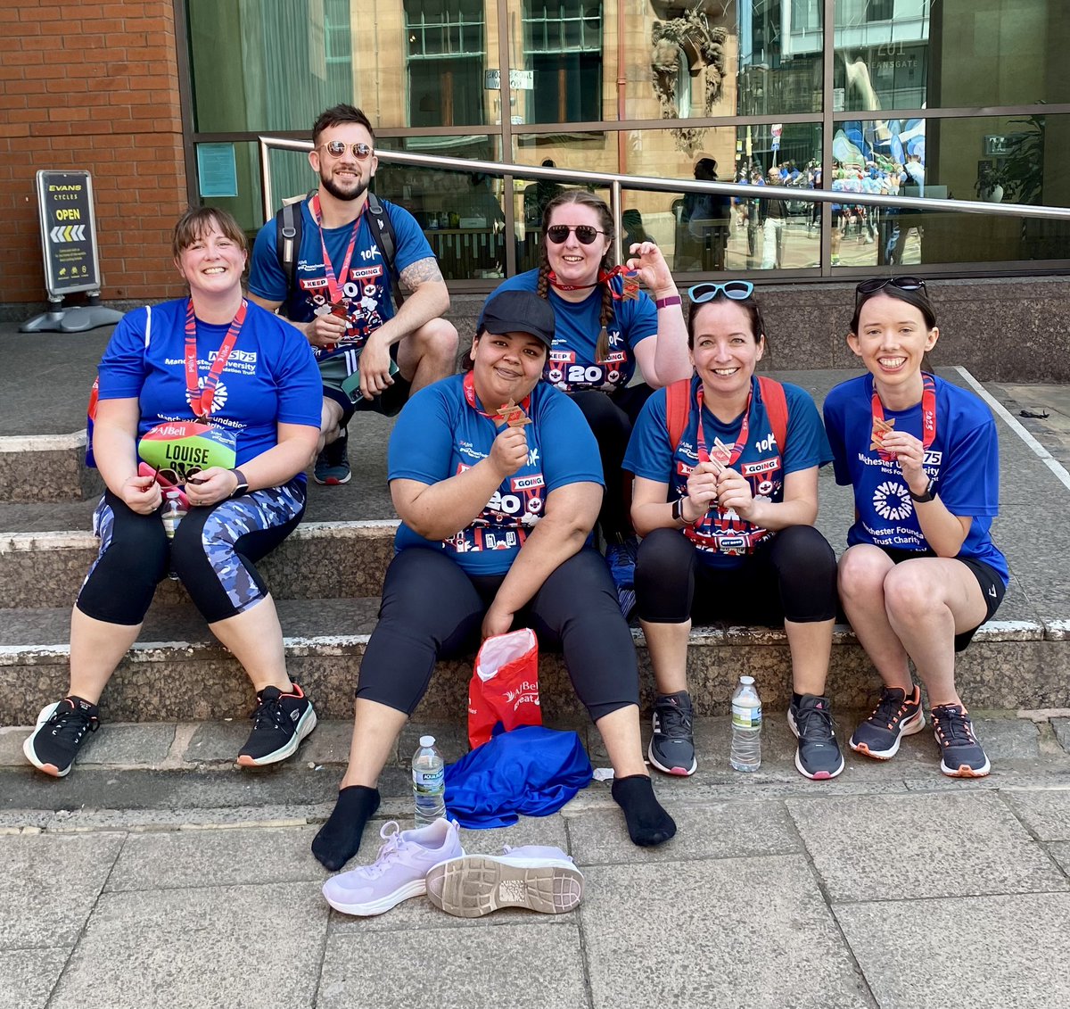 Team @NIHRCRN_gman before and after the #GreatManchesterRun We all survived 🥵🏅🏃🏻‍♀️