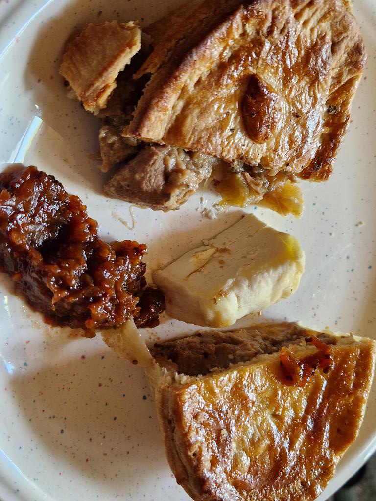 Sunday lunch acquired from <a href="/cdffarmersmkts/">Cardiff Farmers Markets</a> Roath on Saturday. Pork &amp; cider/mustard pies <a href="/PenrhiwO/">Penrhiw Organic</a> (shared w/ <a href="/Megfdavies/">@megfdavies.bsky.social 💙🎵🍻🏏</a>) Sinodun Hill goats cheese <a href="/tycaws/">Tŷ Caws</a> festival relish <a href="/innercitypickle/">Eira</a>