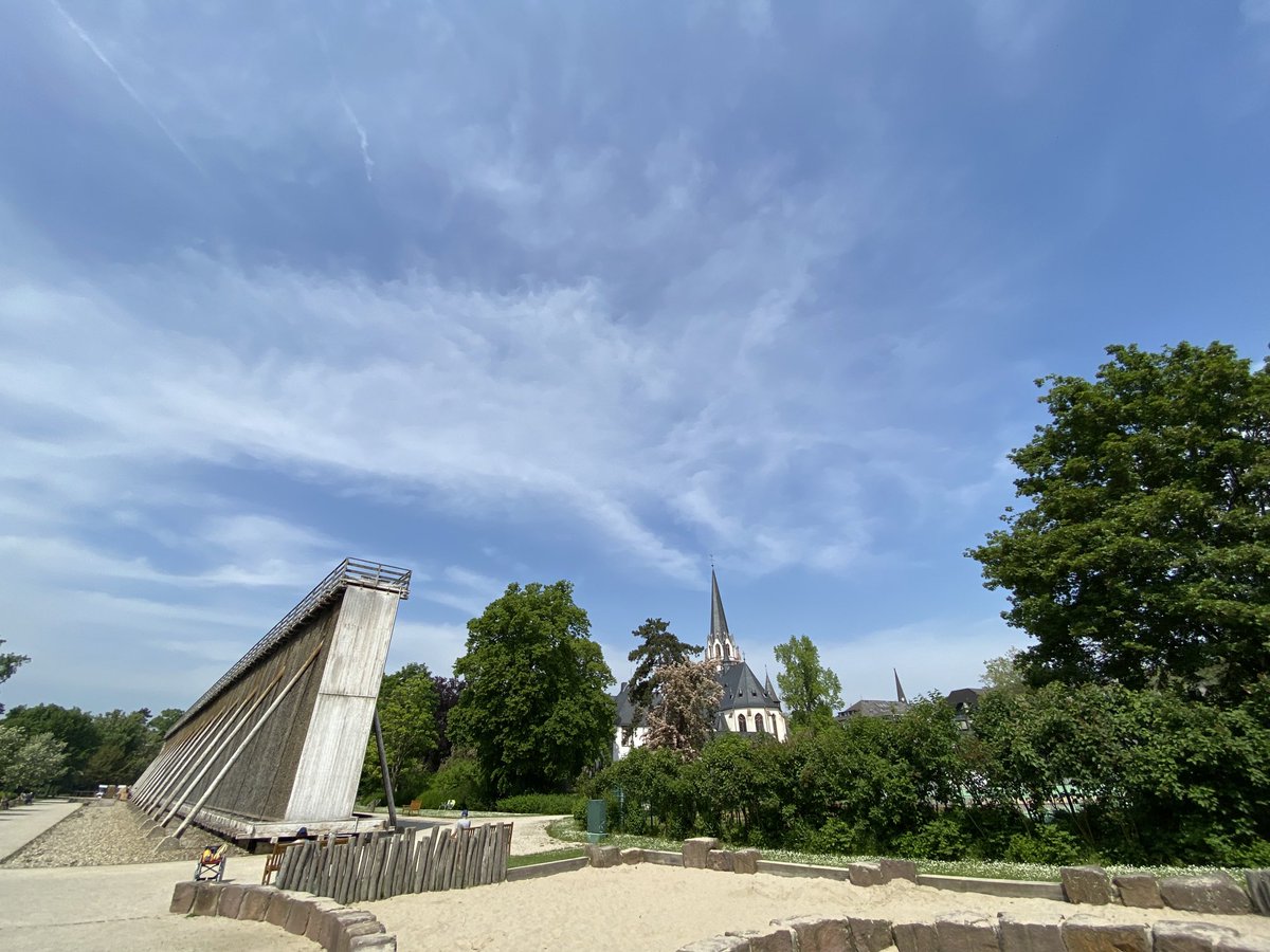 abettaworld1's tweet photo. Decided to do something for my health and inhale some salty air in Bad Nauheim. Great weather and a nice town. My breathing is a bit better I think. #Elvis #gradierwerk #badnauheim https://t.co/pX480XCzNc