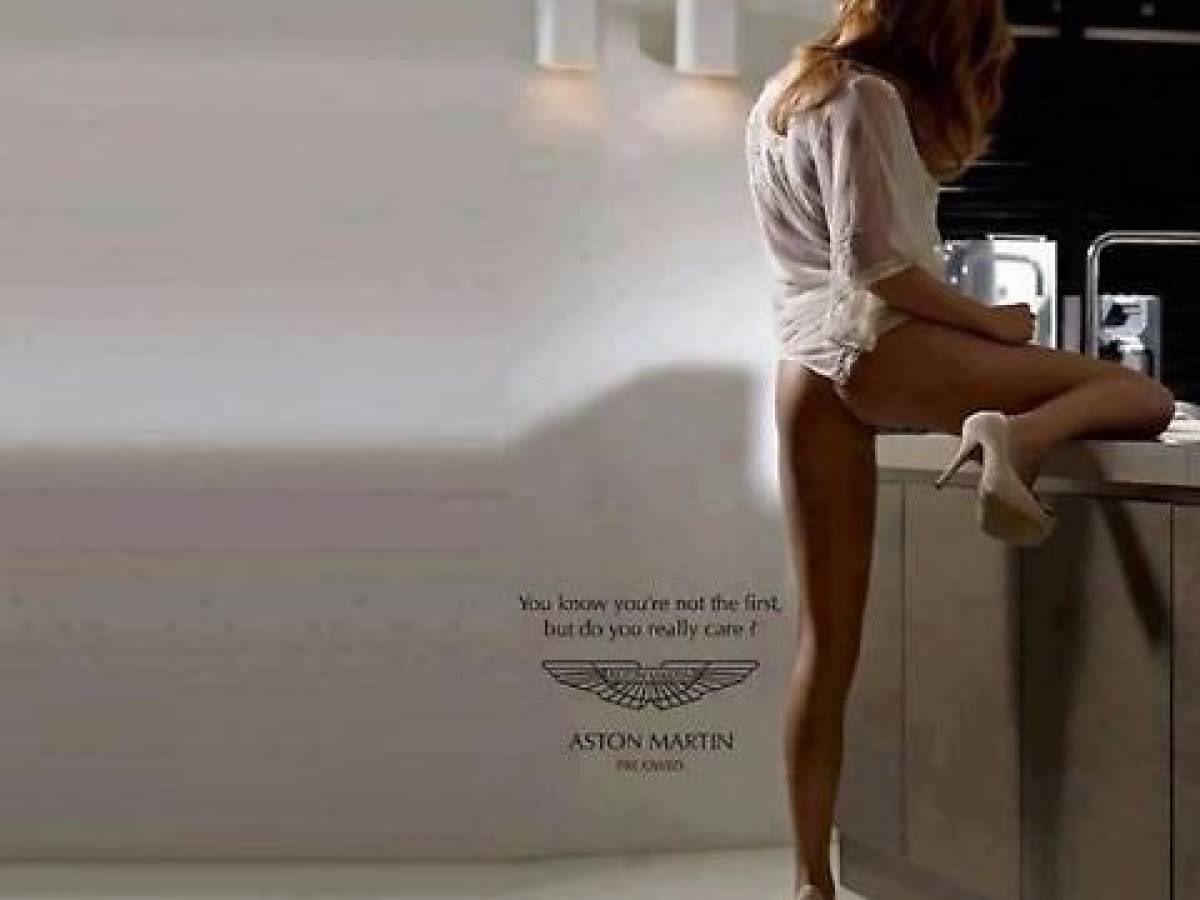 feniva's tweet photo. @toyota_italia Apprezziamo la #comunicazione di @toyota_italia e’ più’ #milf oriented rispetto a @astonmartin ❤️ https://t.co/qLPoPFsHmB