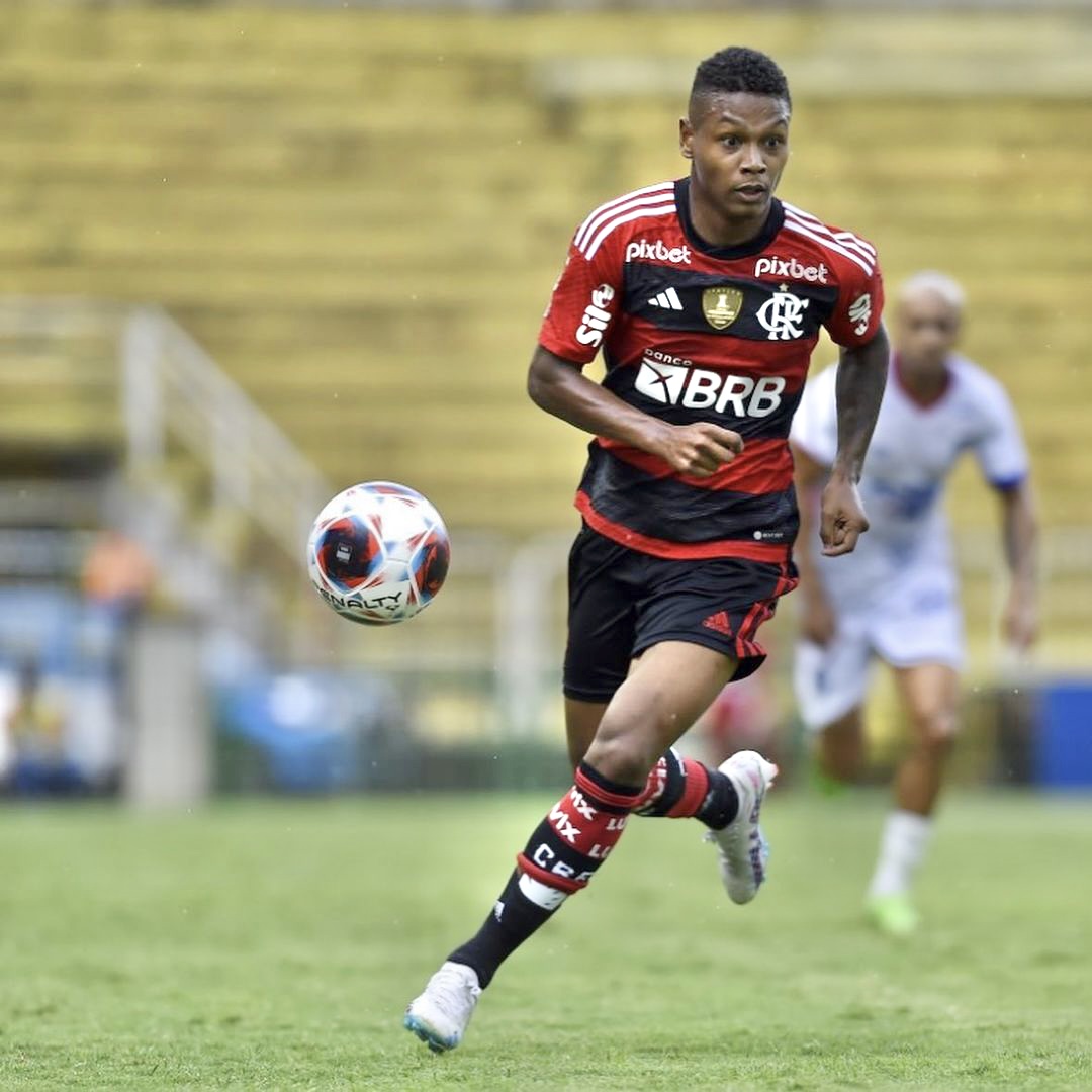 👀 Olheiros de Juventus e de um clube francês estarão no Maracanã para observar Matheus França. #colunadofla