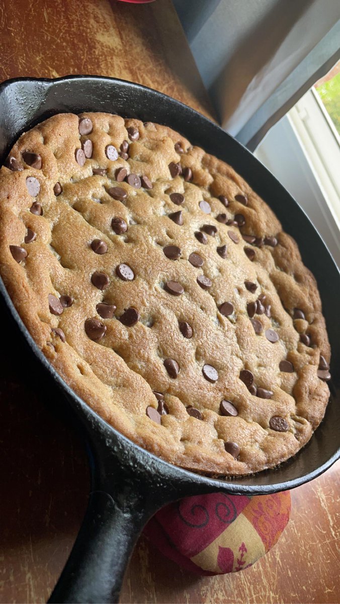 redditFoodPorn's tweet photo. Cast iron skillet cookie cake. From u/MrsZero07 https://t.co/k3OSzVzyXh
