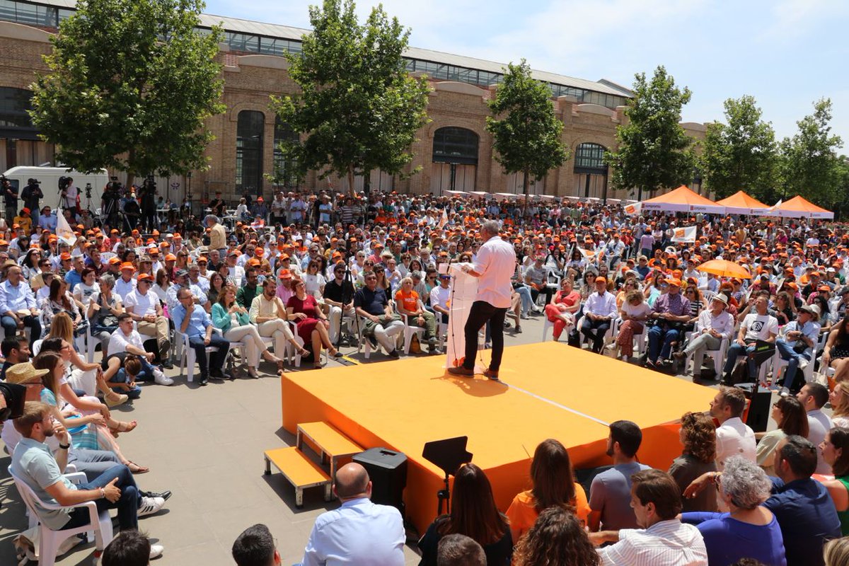 compromis's tweet photo. 💬 @joanbaldovi: "Esta campanya serà decisiva. Perquè en esta campanya ens juguem molt més que unes eleccions. Ens juguem el nostre futur, ens juguem no tornar al passat, ens juguem seguir guanyant drets i que ningú ens els furte." https://t.co/8I6ZKoL0Tn