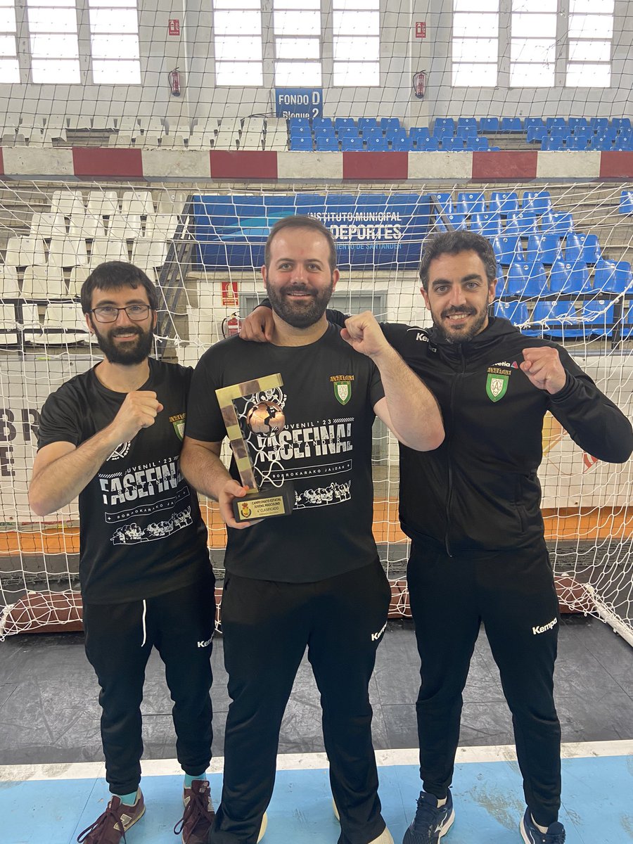 ⚓️ Los capitanes del barco.

𝐉𝐎𝐒𝐄𝐁𝐀 𝐆𝐀𝐋𝐄𝐂𝐇
𝐌𝐀𝐑𝐈𝐎 𝐋𝐎𝐑𝐄𝐍𝐙𝐀𝐍𝐀
𝐌𝐈𝐊𝐄𝐋 𝐂𝐀𝐌𝐏𝐎𝐒