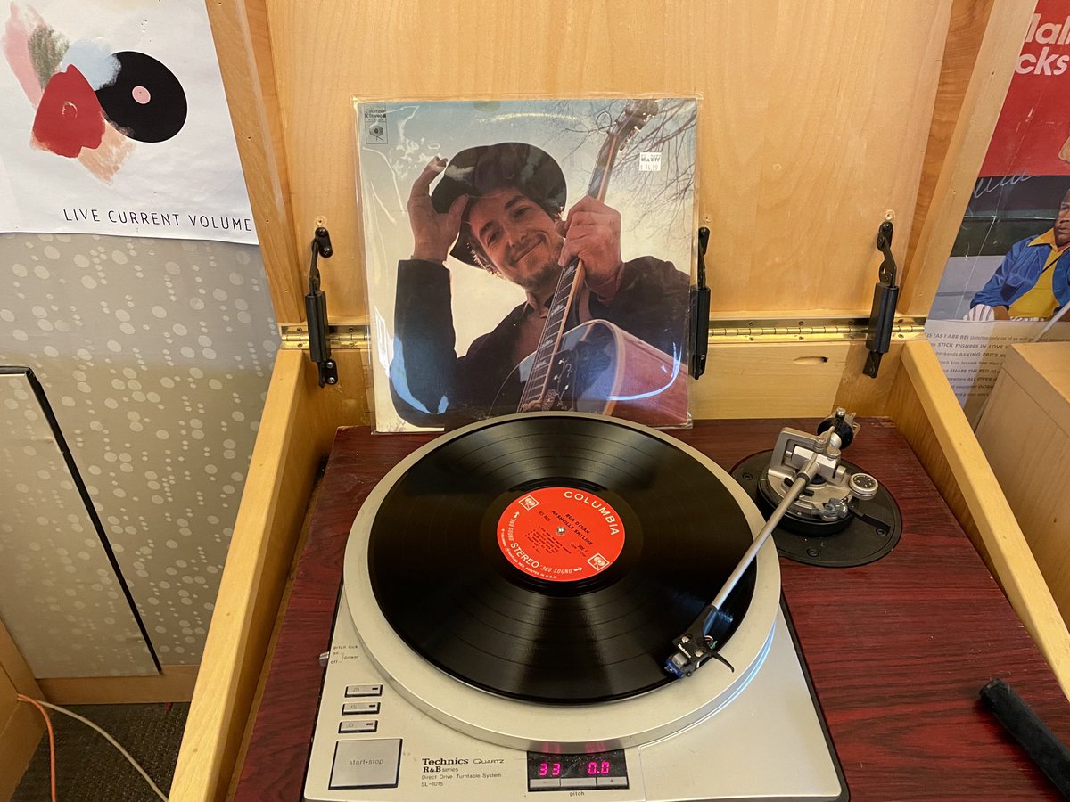 I have my #VintageVinyl tune coming up soon from this soon to be 82 year old from up North!
thecurrent.org/listen
