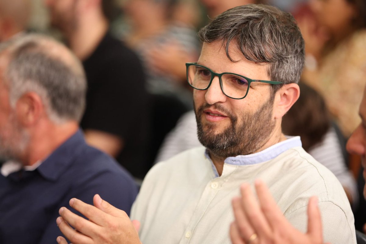 MariaRamonSalas's tweet photo. Les alfabegueres també són a Llucmajor on en @miqserra serà el pròxim batle.

Un equip que combina experiència i joventut amb les idees, la força i la gent per fer possible el canvi a l'ajuntament.

✊️💚 https://t.co/0G2E485CD6