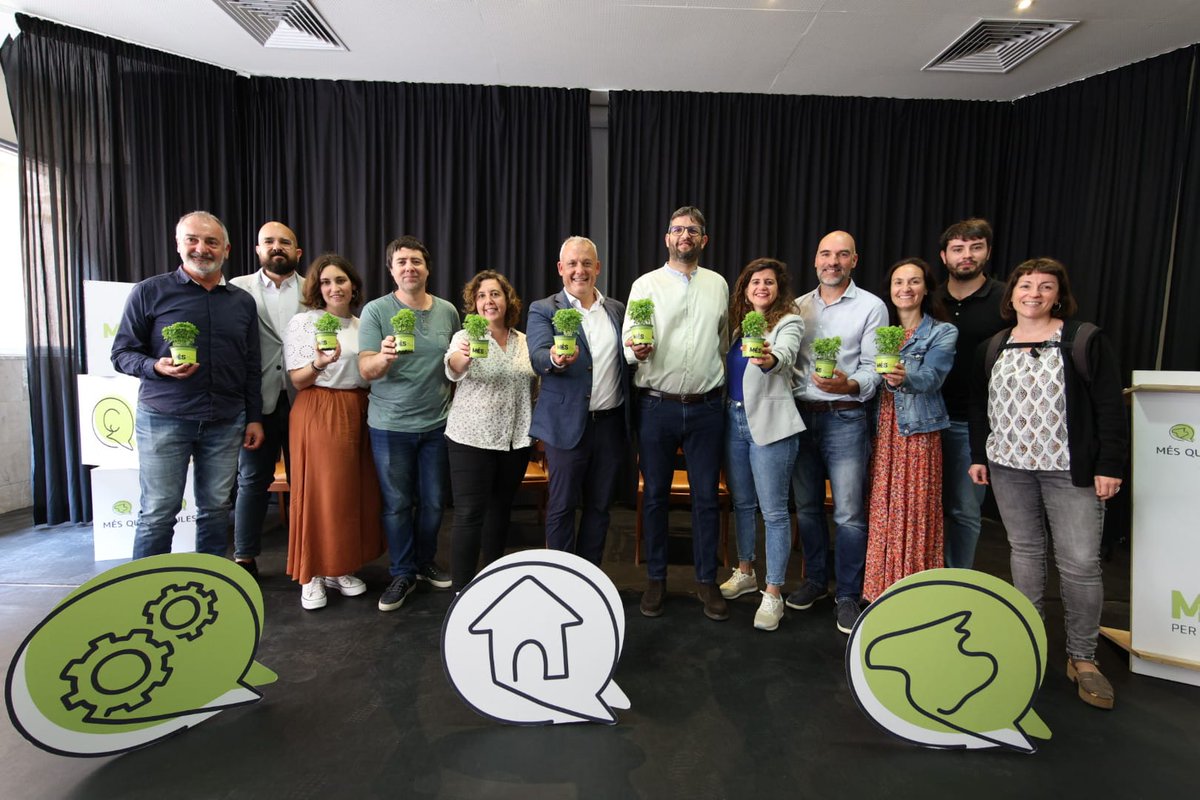 MariaRamonSalas's tweet photo. Les alfabegueres també són a Llucmajor on en @miqserra serà el pròxim batle.

Un equip que combina experiència i joventut amb les idees, la força i la gent per fer possible el canvi a l'ajuntament.

✊️💚 https://t.co/0G2E485CD6