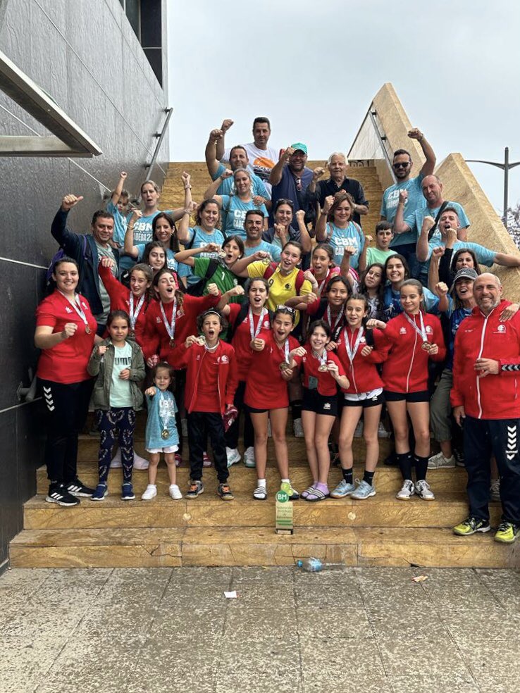 CordobadeBM's tweet photo. ¡Qué grupo de #GuerrerasGranates más apañado! El @iFertility1 CBM alevín nos ha dado un alegrón enorme aportando a nuestra entidad su 28º Campeonato de Andalucía. Acaban de escribir su primera, de muchas que vendrán, página de 🥇. ¡Enhorabuena! #OrgulloGranate #FactoríaCBM https://t.co/BFwYux9GYb