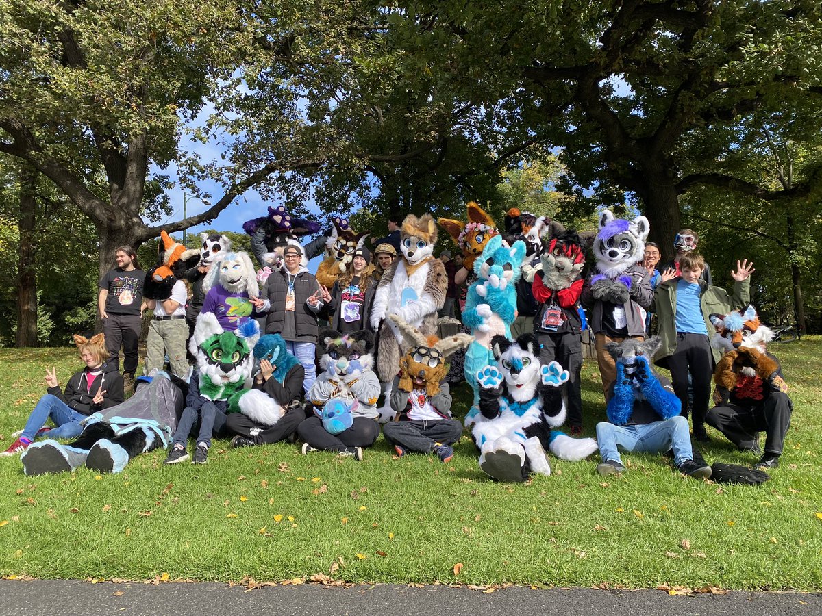 Group Photo from the Melbourne Yarra River BBQ Furry Meet