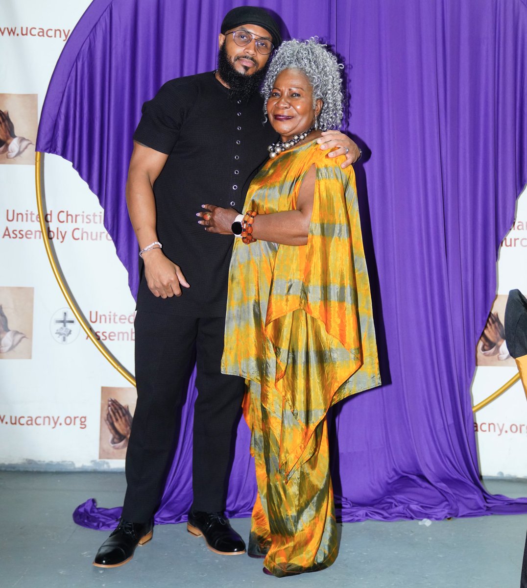 TeamSwoh's tweet photo. She’s been nagging me to come home for a visit😂She’s the only grandmother I have left so I did☺️
#AfricanCarribbeanDay #Liberia #LIBStrong #Family https://t.co/09ym8ESjwd