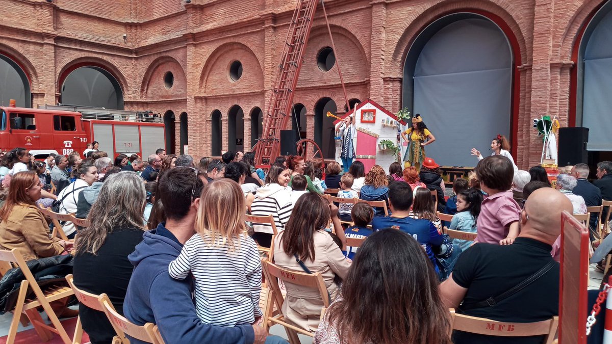 MuseoFuego's tweet photo. Este fin de semana, nos habéis visitado casi 800 amig@s, 300 para la obra 🎭 "Cómo dormir al monstruo 👹” de #BiribúTeatro. En total, más de 1300 personas han participado en las actividades de la Semana de los Museos 👏 #DIM23 @zaragoza_es @ZCultura @ZaragozaTurismo https://t.co/azWY13DpZU