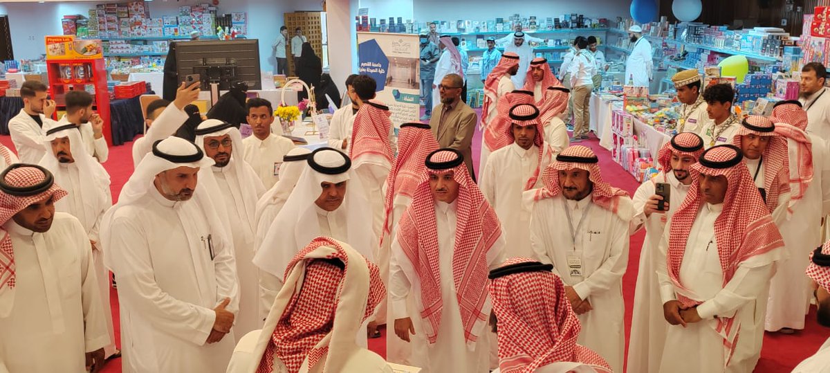 alsalhiasa's tweet photo. برعاية  سعادة محافظ عنيزة  الأستاذ عبدالرحمن إبراهيم السليم 
وسعادة مدير عام تعليم القصيم الأستاذ محمد سليمان الفريح 
وبحضور العديد من الشخصيات
تم افتتاح 
#معرض_كتاب_النشء_والوسائل_التعليمية 
الذي تنظمه الجمعية الصالحية في عنيزة اعتبارًا من الأحد  1/11/1444هـ ولمدة 7 أيام https://t.co/F6QDcWAdbr