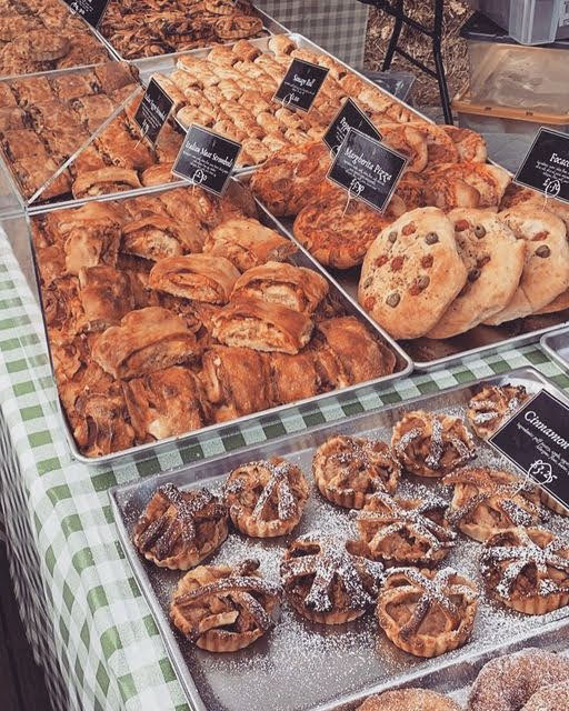KentFarmers's tweet photo. Produced by hand all @ValentinBakery bake a great range of sweet and savoury baked goods. Bread, soughdough, focaccia, doughnuts cakes, pies, croissant, scones, sweets and more! Find our more here https://t.co/DVaUHFU0LK #Kent #FarmersMarket #ShopLocal #ShopKent #ad https://t.co/kyDG63sYZO