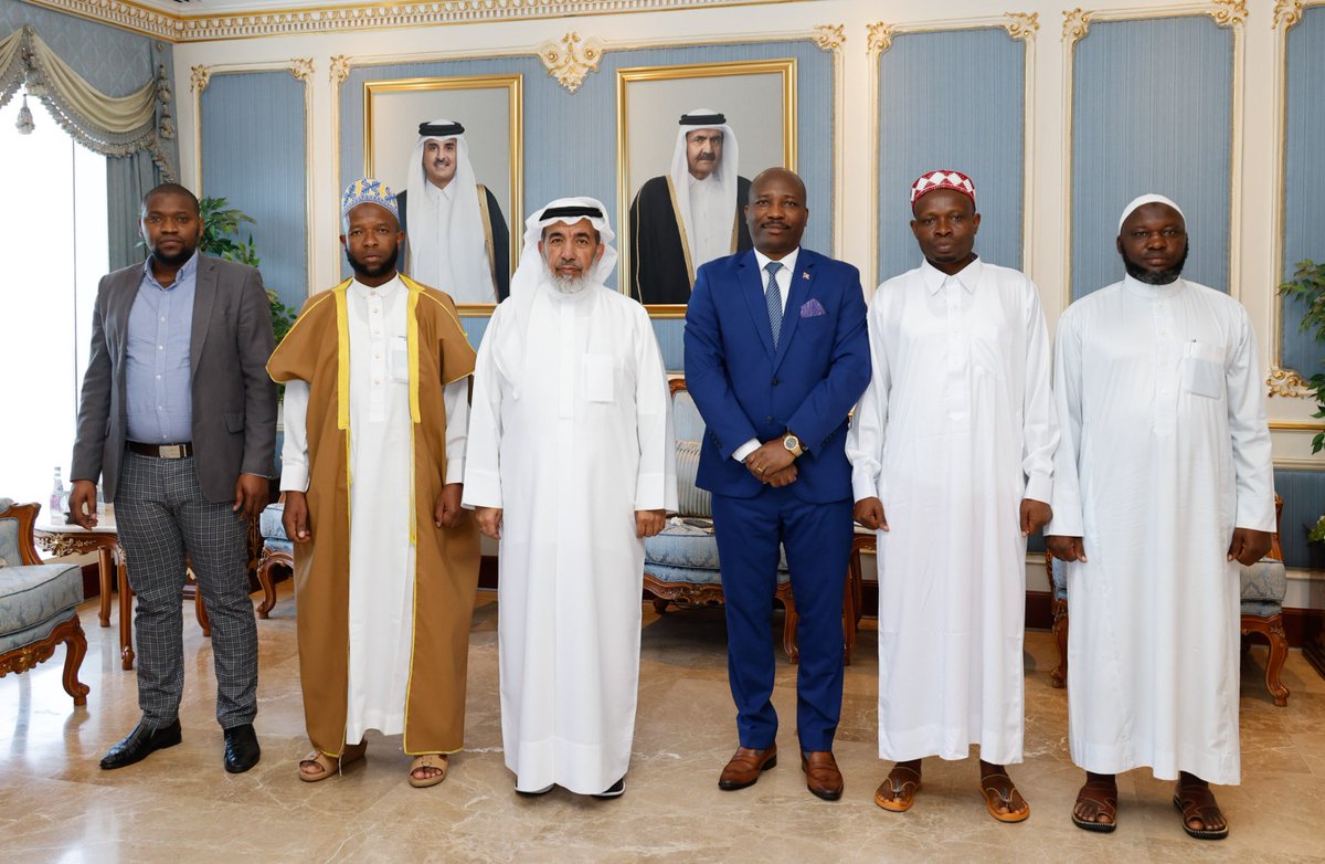 Burundi_InQatar's tweet image. Le Ministre qatari des dotations &amp;amp; des affaires islaminiques, SE Ghanem bin Shaheen bin Ghanem Al Ghanim, a recu en audience, 1 délégation de la #COMIBU conduite par Sheikh Salum NAYABAGABO, Rep. Légal de la #COMIBU à @MuyingaProvince. Sujets: #Santé,#Education, #Prédication, ...