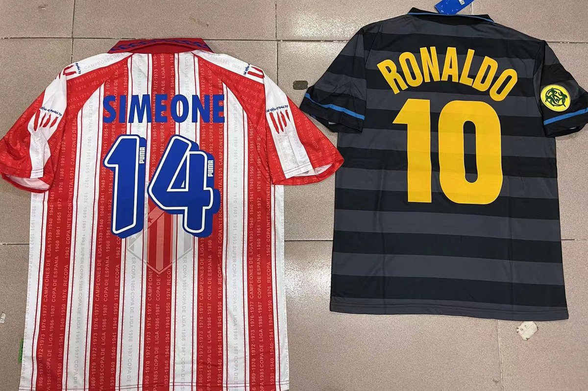 elwandis's tweet photo. Os voy a contar un secreto. Los chavales de @Ctinfo_17 tienen una sección de camis retros que es una auténtica pasada. Voy a hacer un SORTEO de la camiseta que os salga del ciruelo. 

Requisitos:

- Rt a este tweet
- Seguir a @Ctinfo_17 y a @elwandis

Ganador 28/05 (próx domingo) https://t.co/4i3g9K1CnQ