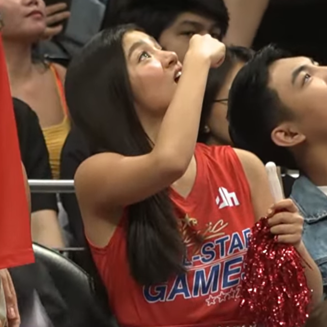 bellelieversofc's tweet photo. .@bellemariano02 snaps from Donny's Idol Fan Cam! 😇 #StarMagicAllStarGames2023 

GAME ON DONBELLE  

#DynamicPlayerDONNY 
#BELLEDiamondOfTheGame #BelleMariano https://t.co/P5W12Sy2bO