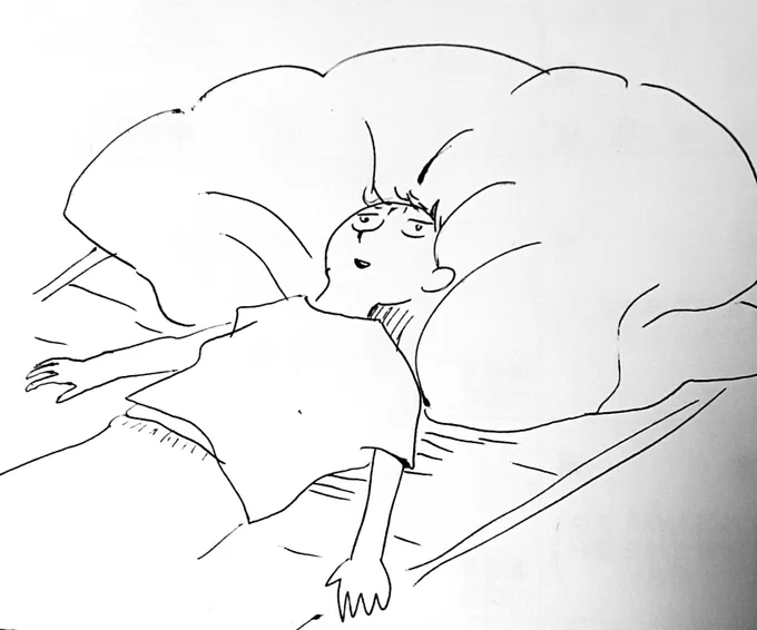 羽毛布団つぶれちゃうけど頭乗せると気持ちい～な～ の図 