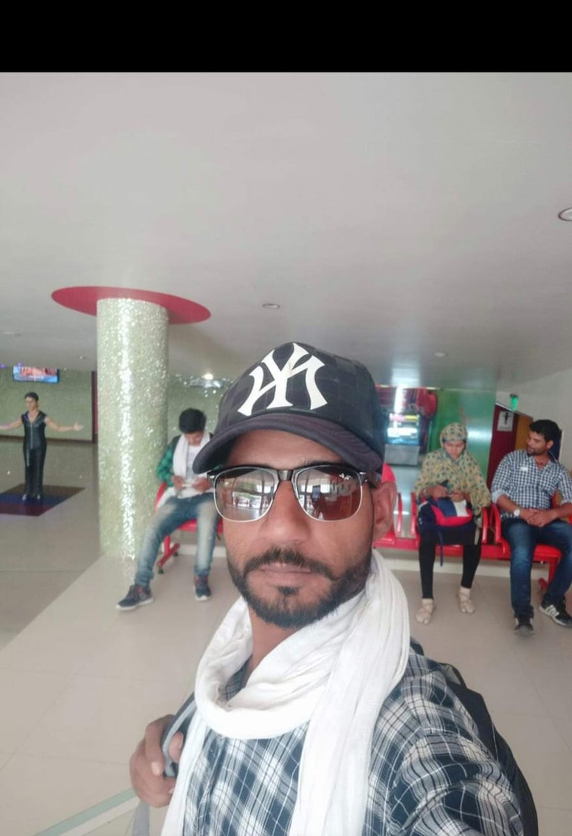 दुखद समाचार आज हमारे एक और सहायक सचिव भाई की मृत्यु हो गई हैं 9 हजार वेतन की नोकरी में उसकी मौत होने से उसका घर परिवार बेसहारा हो जाता है लेकीन मध्य प्रदेश सरकार को कोई फर्क नहीं पड़ता है की इन कर्मचारियों के लिए भी परिवार सहायता,बीमा योजना का लाभ दे@Iamsisodia1 <a href="/CMMadhyaPradesh/">Chief Minister, MP</a>