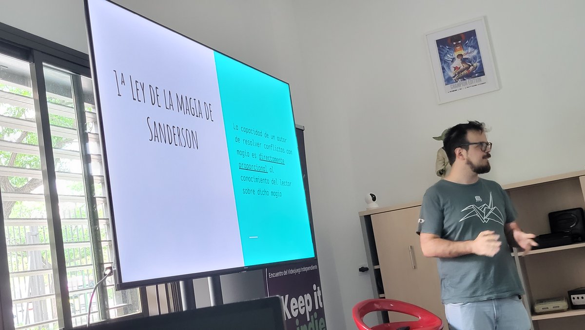 PuntoDevPartida's tweet photo. Y por último, @MaikelOrtega_ hizo un triple mortal con tirabuzón en su charla llamada "Espetos y Videojuegos" en la que empezó hablando del espeto malagueño y terminó hablando sobre las Leyes Mágicas de @BrandSanderson y cómo aplicarlas al Diseño de Videojuegos.

ES-PEC-TA-CU-LAR https://t.co/fqHpQZtItD