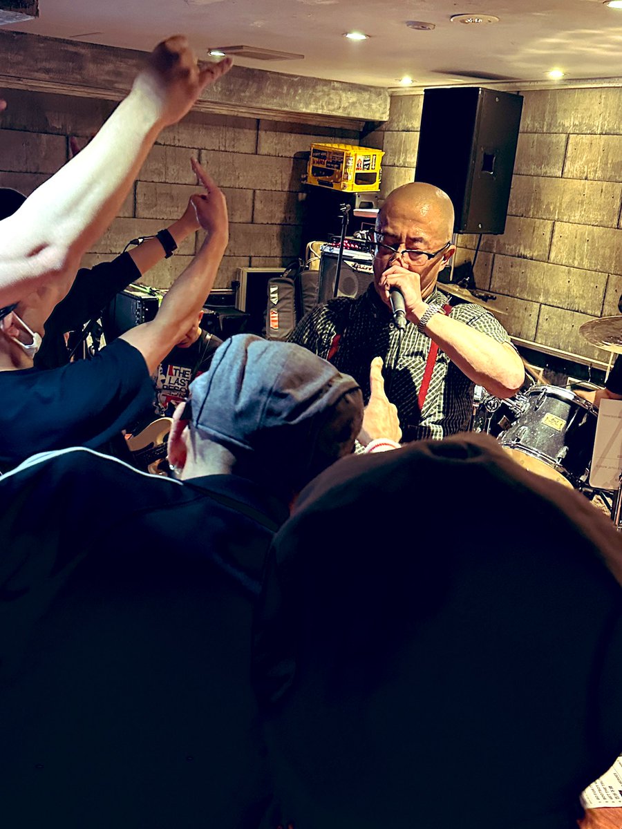 bisaratom's tweet photo. これ行ってきた！体格良い怖そうな人多くて看板とか諸々撮れなかったので少しだけ。
#FALLINGDOWN
#MANVSMAN
#レコ発 https://t.co/ksYZh7RcaT