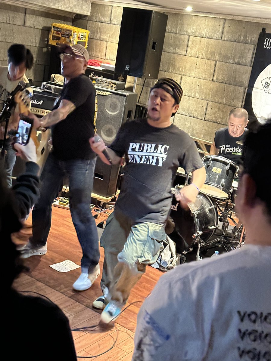 bisaratom's tweet photo. これ行ってきた！体格良い怖そうな人多くて看板とか諸々撮れなかったので少しだけ。
#FALLINGDOWN
#MANVSMAN
#レコ発 https://t.co/ksYZh7RcaT
