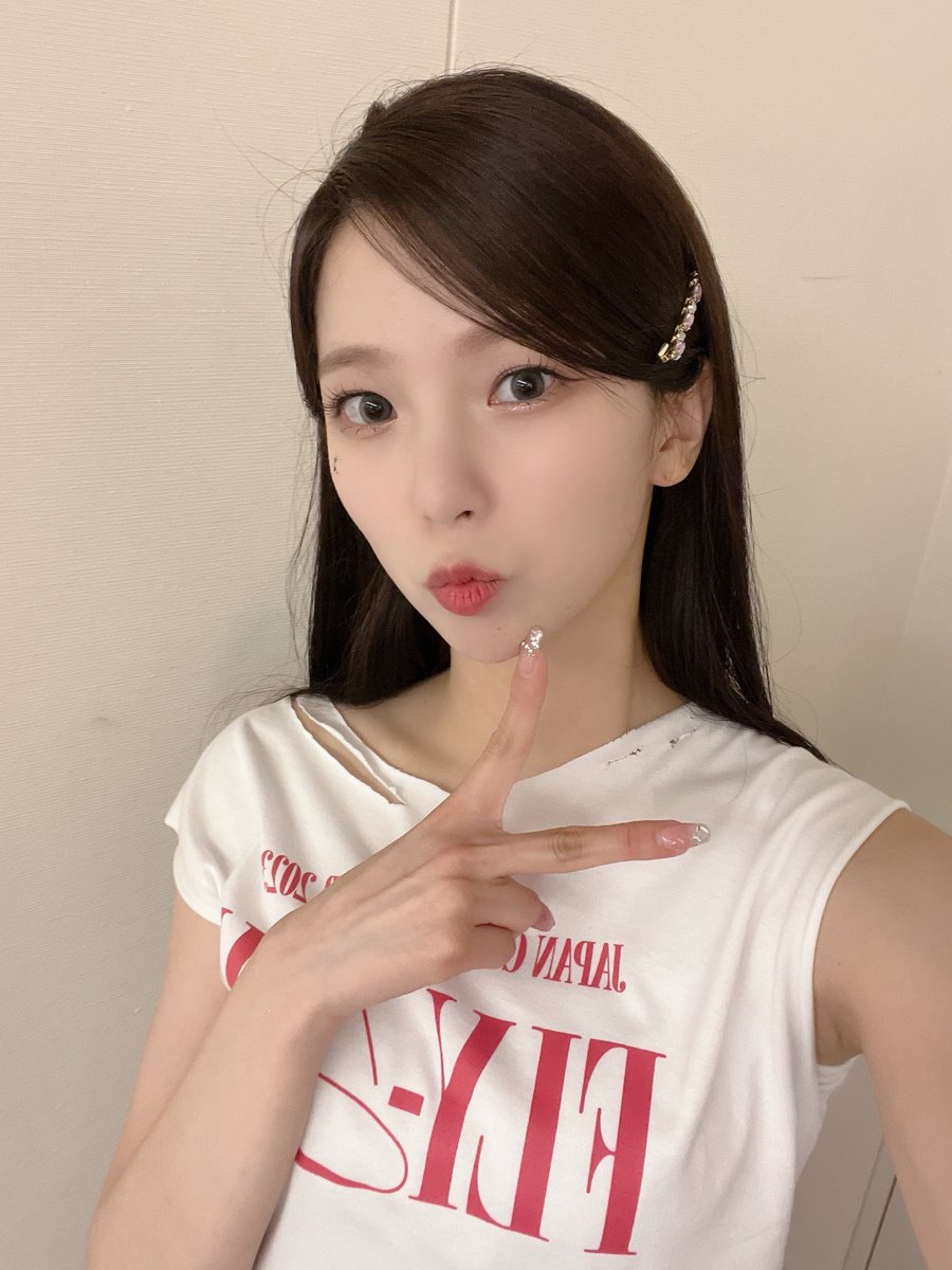 official_kep1er's tweet photo. 이틀 동안 도쿄 콘서트 끝! 케플리안 덕분에 너무 행복했어요! 고맙고 이 마음 그대로 앞으로도 좋은 무대들 보여드릴게요 사랑해❤

#최유진 #YUJIN 
#Kep1er #케플러 https://t.co/lfmxvuPaRm