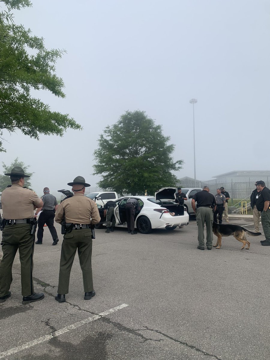 THPKnoxville's tweet image. .@THPKnoxville 🚔is Proud to support @TNTDOC1 at the Morgan County Correctional Facility on visitation day! Our dedicated Tennessee Highway Patrol #Troopers are ensuring a safe and smooth experience for everyone. #CommunityAssistance #SafetyFirst TeamWorkMakesTheDreamWork