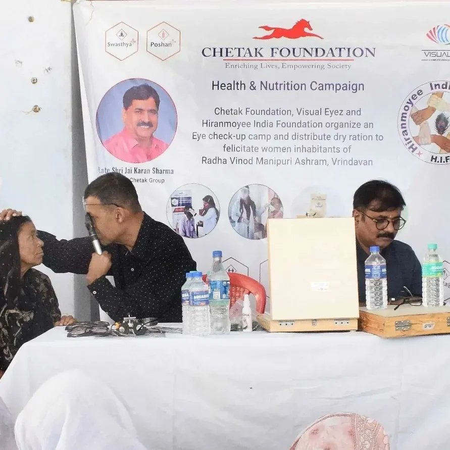 ChetakFoundati1's tweet photo. #ChetakFoundation, #VisualEyez and #HiranmoyeeIndiaFoundation  organized an #Eyecheckup camp, distributed free spectacles and  nutritious #Dryration under its #Swasthyaplus and #Poshanplus initiatives to felicitates the elderly women inhabitants of  @Radhavinodmanipurimandir. https://t.co/is8XpPl6BS