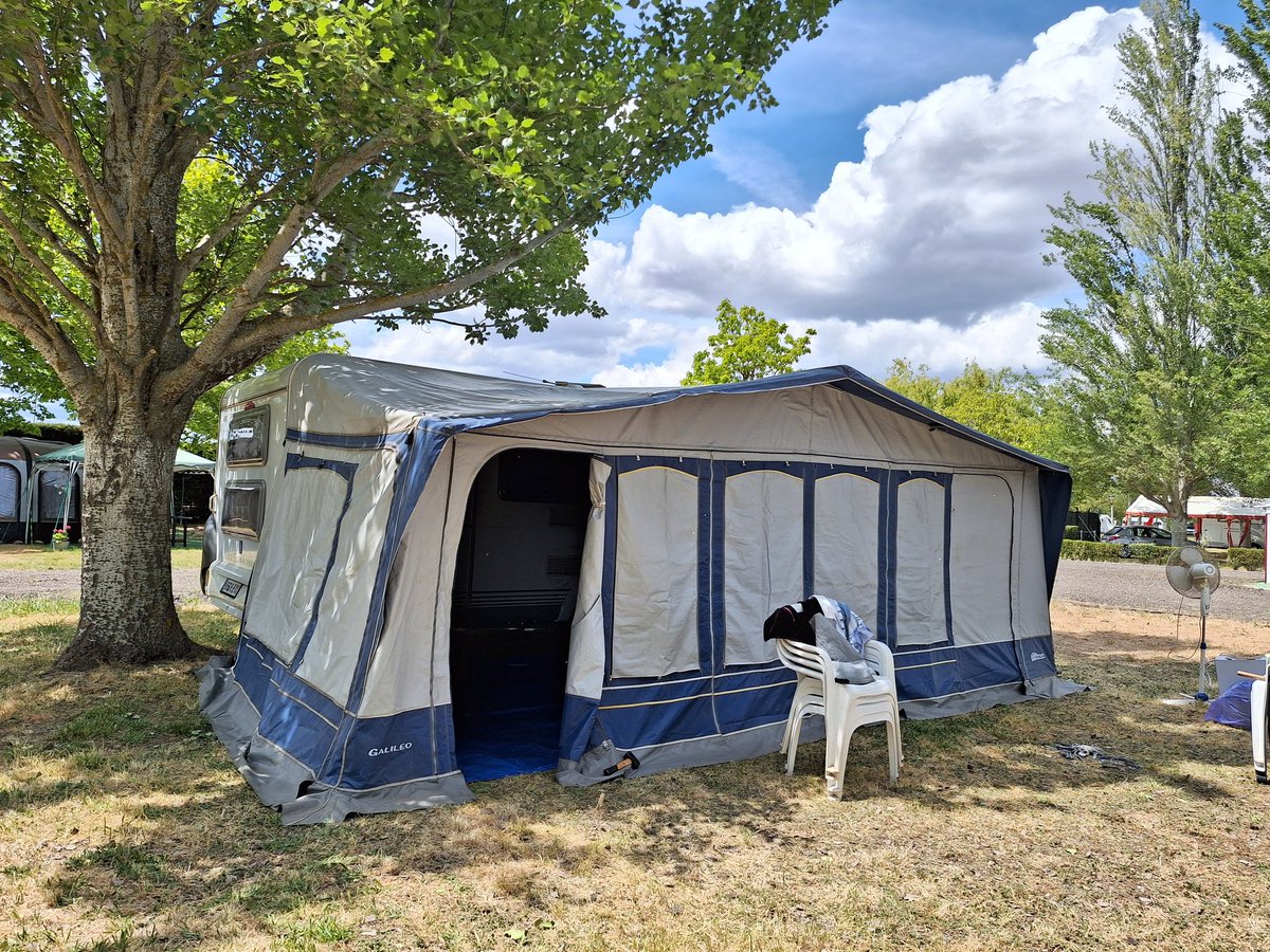 NoemiOrdiales's tweet photo. Ya está el chalete montado. #hueleaverano #vidadecamping #vivaelverano https://t.co/FIgmF6iQTJ