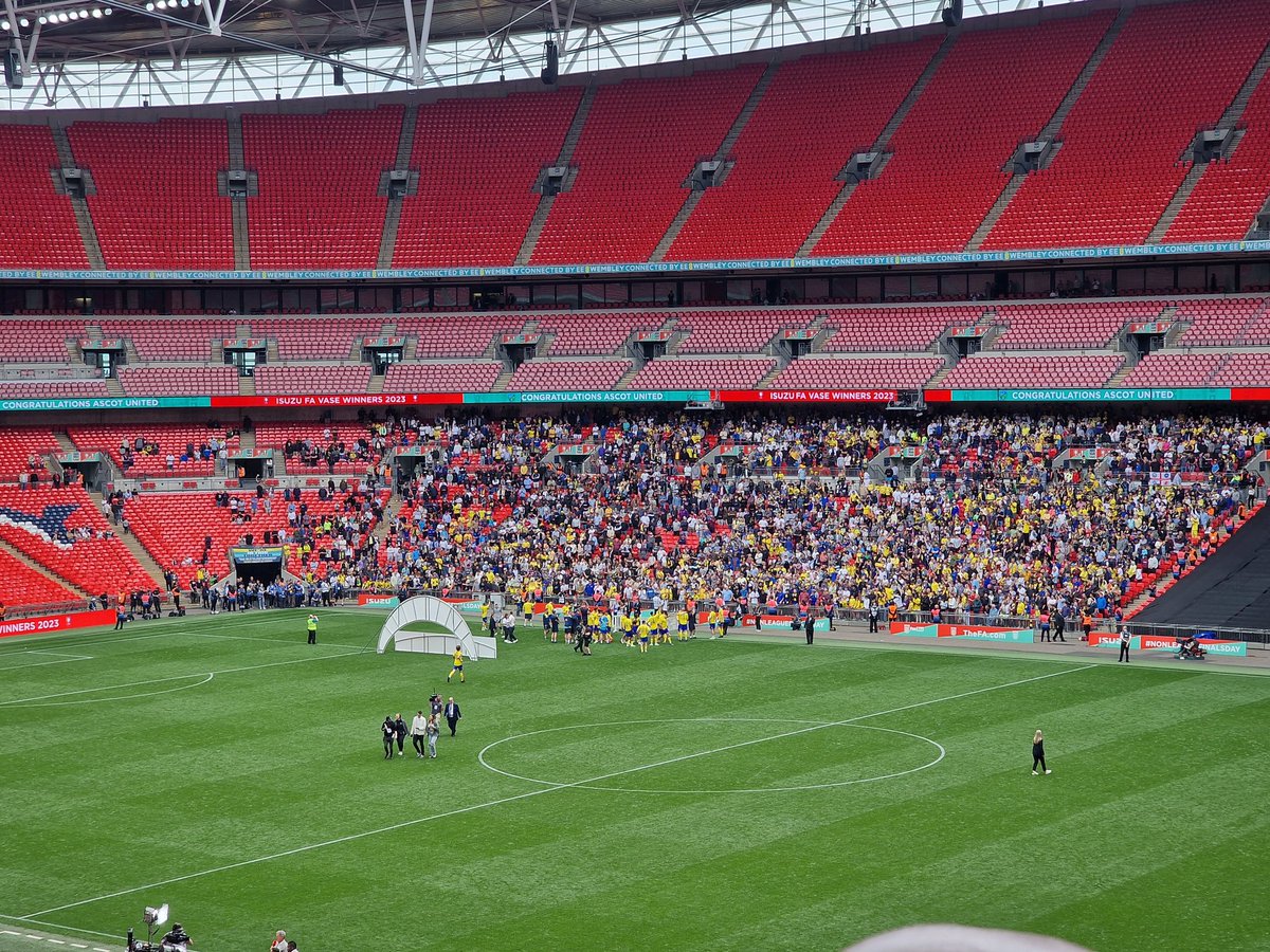 TroyGLC's tweet photo. Congratulations @AscotUnitedFC #FAVase #FAVaseFinal https://t.co/X93Wj8y8rX