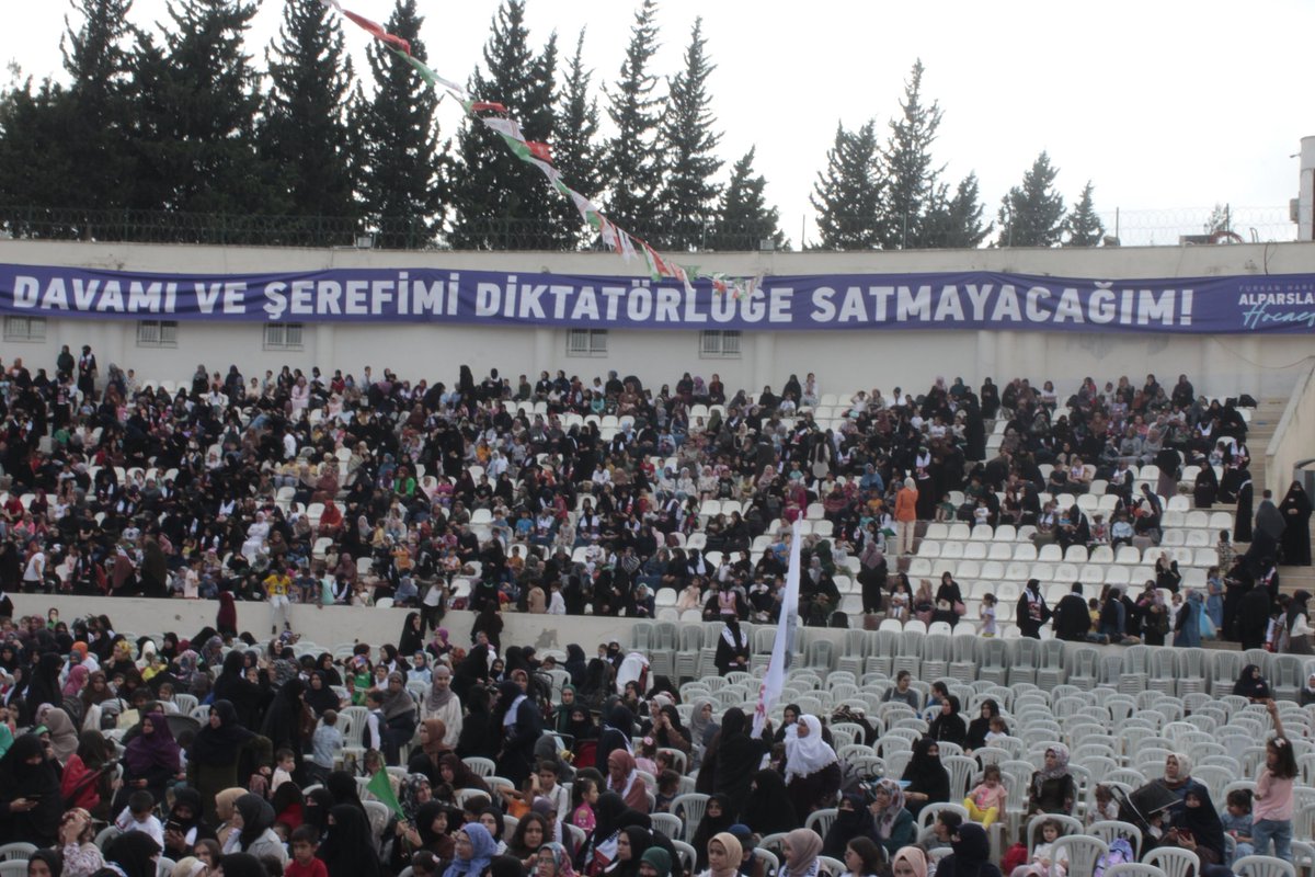 Yokluğumda çiçeklerimi ve fidanlarımı sulayanlardan Allah razı olsun. Yeni tohumlar atanlar ve yeni fidanlar dikenler benim gururum ve mutluluğumdur.  -Alparslan Kuytul Hocafendi-  #AdanadaBüyükBuluşma