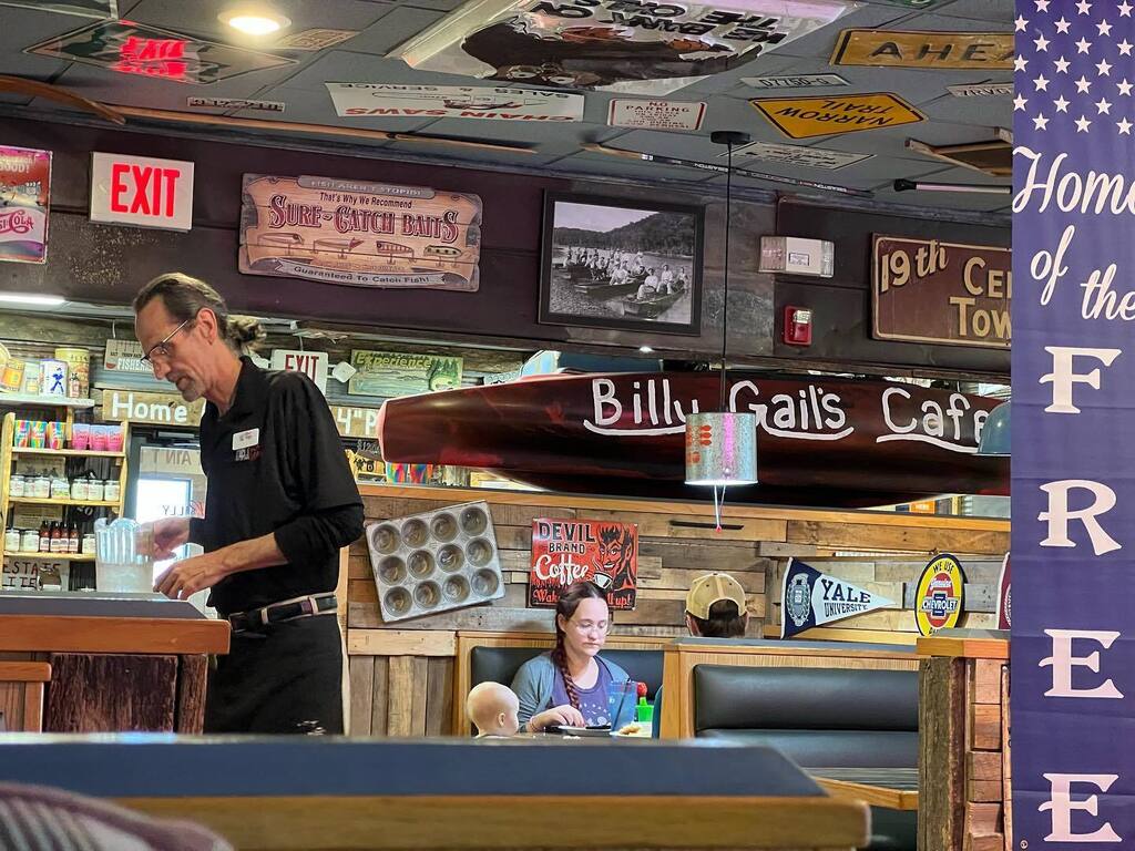 dbthompson's tweet photo. Heading out this morning, but first breakfast with my kids at Billy Gail’s.
.
.

#drdbt #iphone13promax #photootd #picotd #igotd #project365 #ilovemissouri #roadtrip #breakfastfirst #coffee https://t.co/WoJYrX76Wu https://t.co/Ojm2bzg6C8