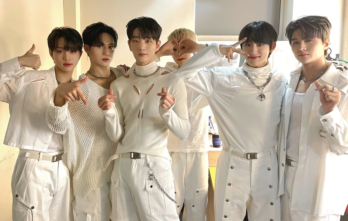 DRIPPIN's tweet photo. [📸] #DRP_PIC

◾2023. 05. 21
◽[SEVEN SINS] 팬사인회(디어마이뮤즈)

드리핀 드리밍 기특해요 대단해요 최고예요〰
서로가 행복한 오늘이었길 바라요😊 굿밤🤍

#DRIPPIN #드리핀
#SEVEN_SINS https://t.co/9vPULYxMHB