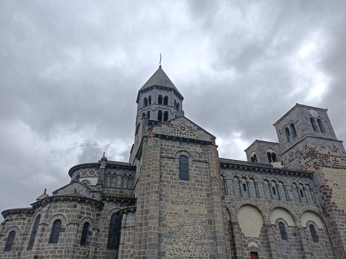 BK_abroad's tweet photo. #StNectaire #AURA https://t.co/CMOrG6RCyt