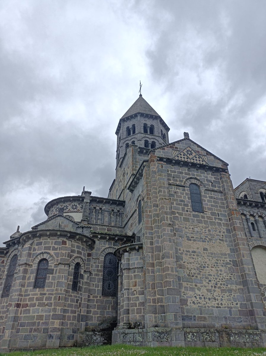 BK_abroad's tweet photo. #StNectaire #AURA https://t.co/CMOrG6RCyt